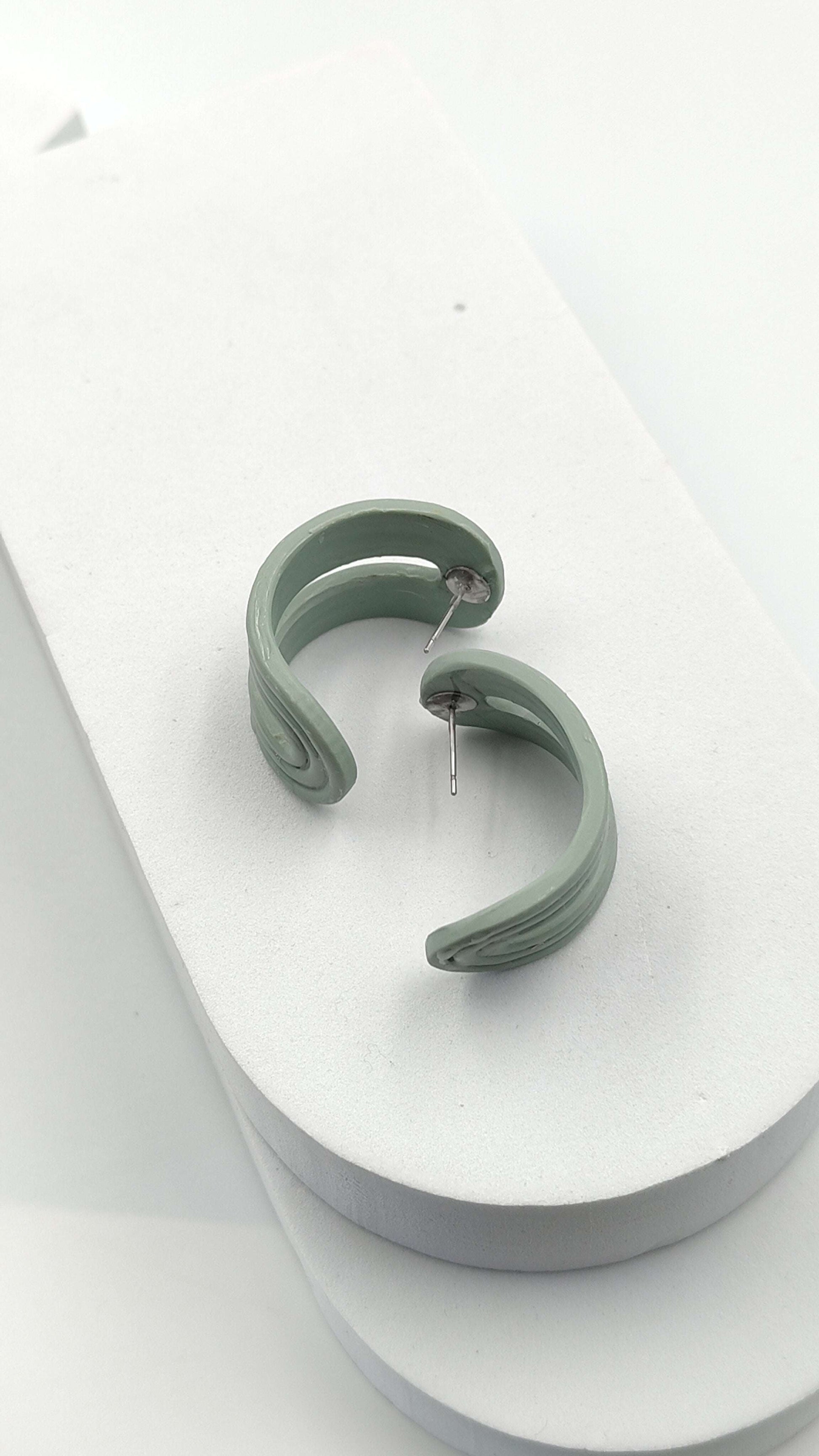 Orecchini Huggies Pastello | Minimalismo e Colore