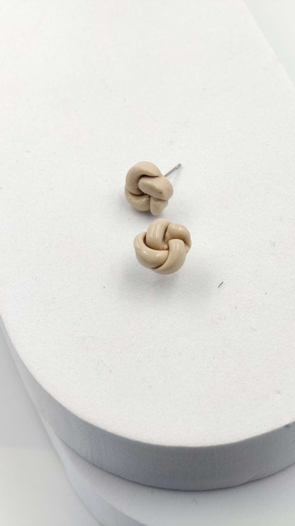 Orecchini Mini Nodo Minimal | L'essenza del dettaglio