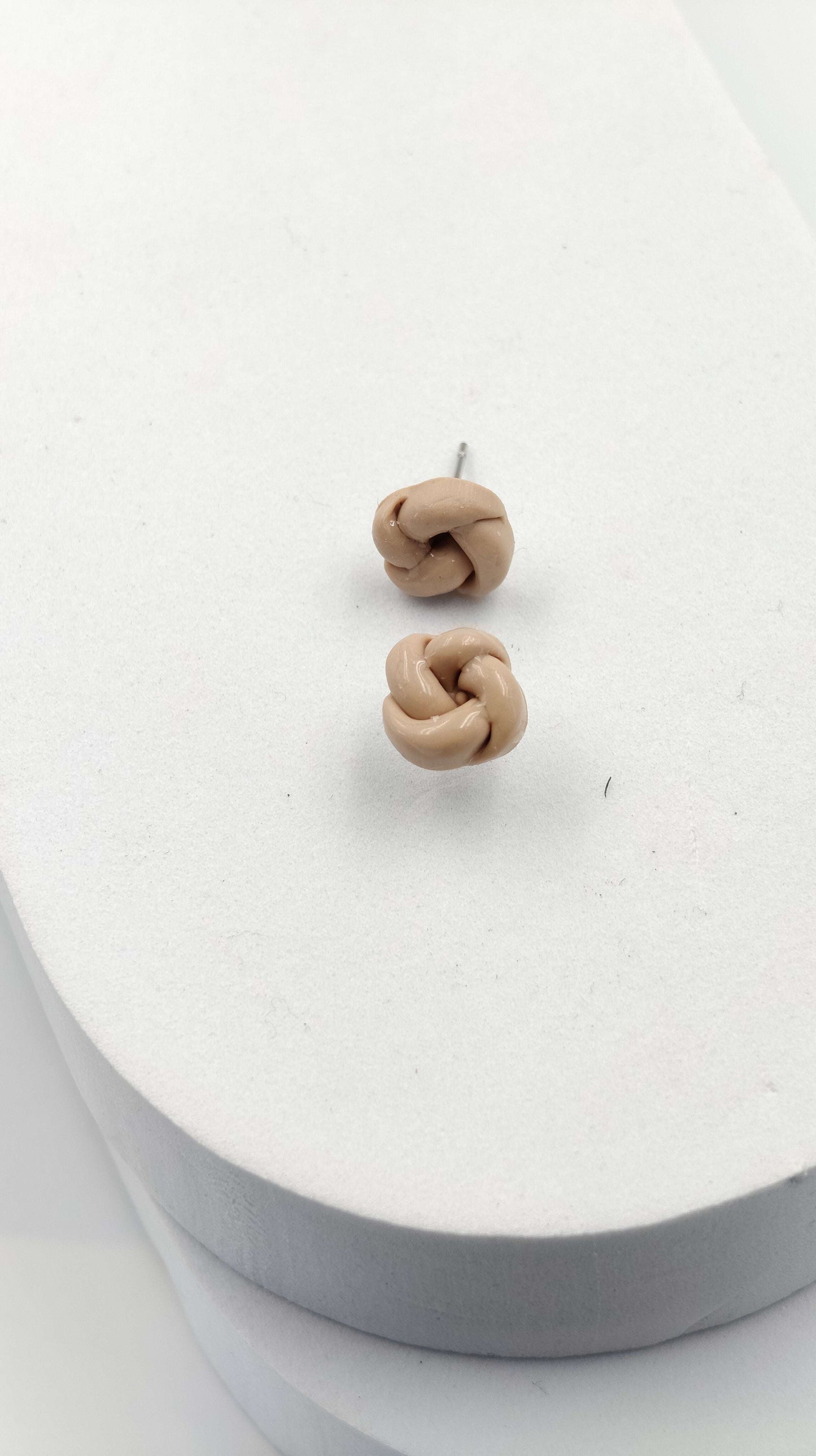 Orecchini Mini Nodo Minimal | L'essenza del dettaglio