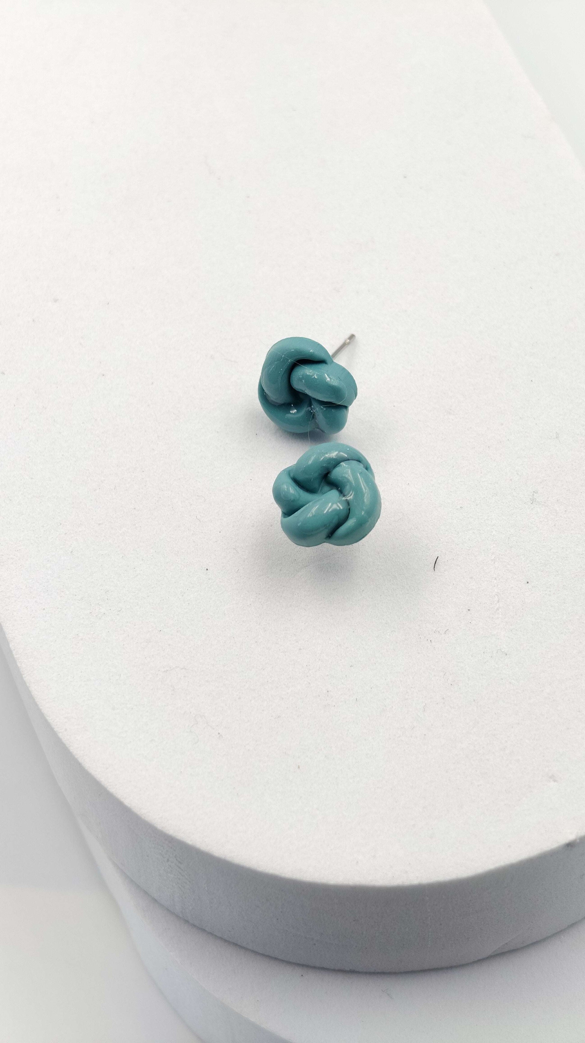 Orecchini Mini Nodo Minimal | L'essenza del dettaglio