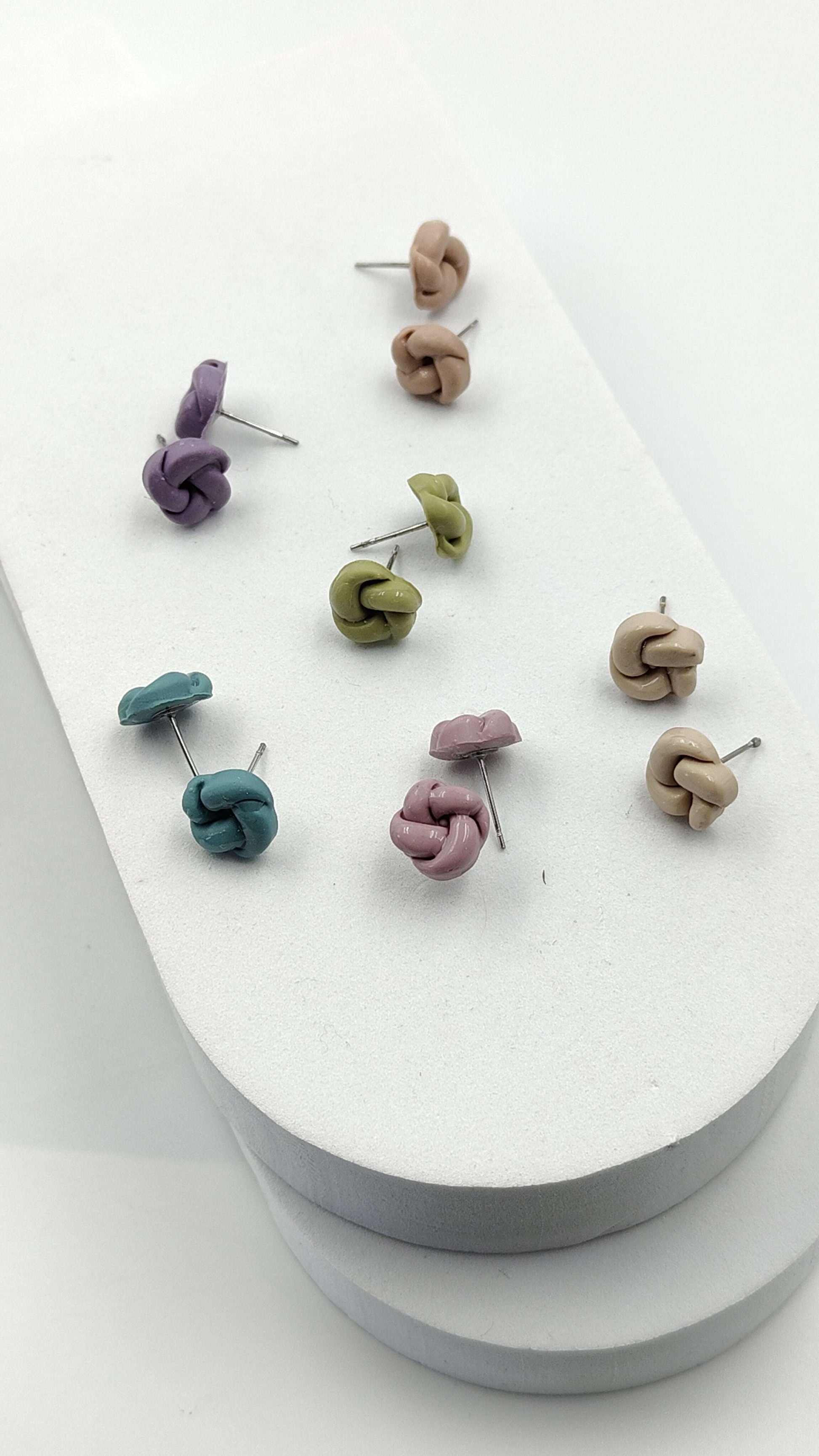 Orecchini Mini Nodo Minimal | L'essenza del dettaglio