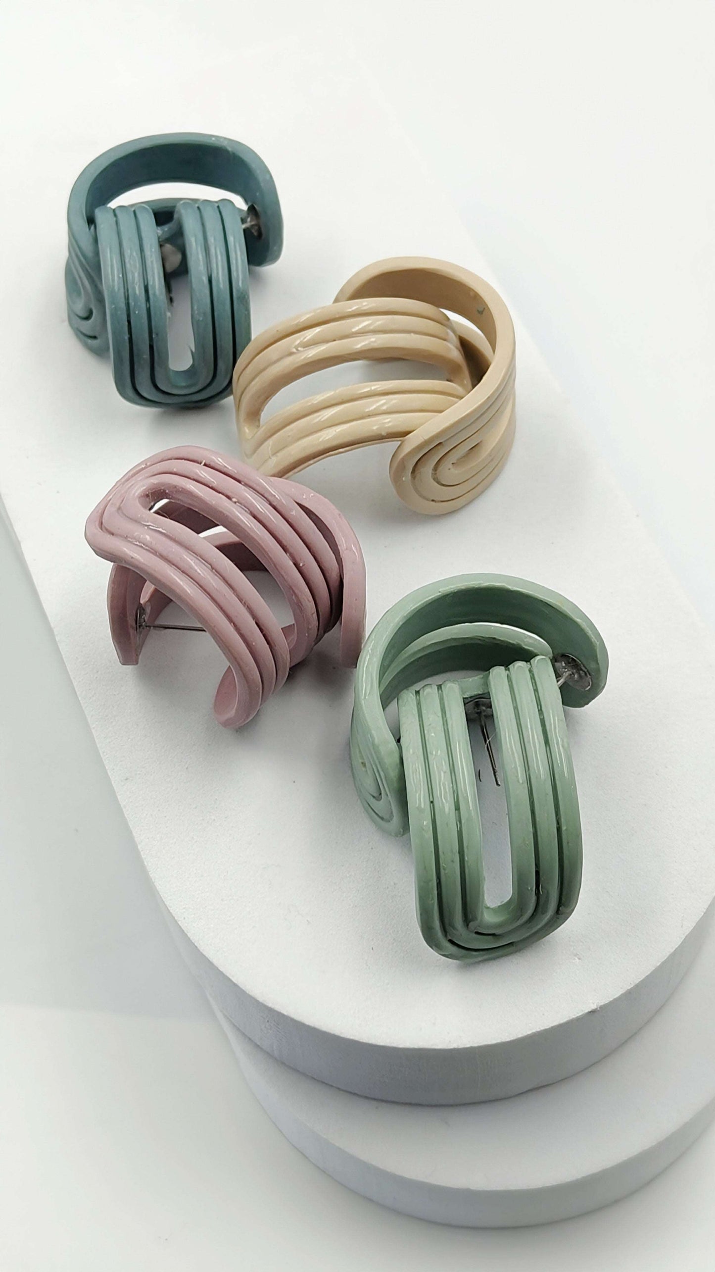 Orecchini Huggies Pastello | Minimalismo e Colore