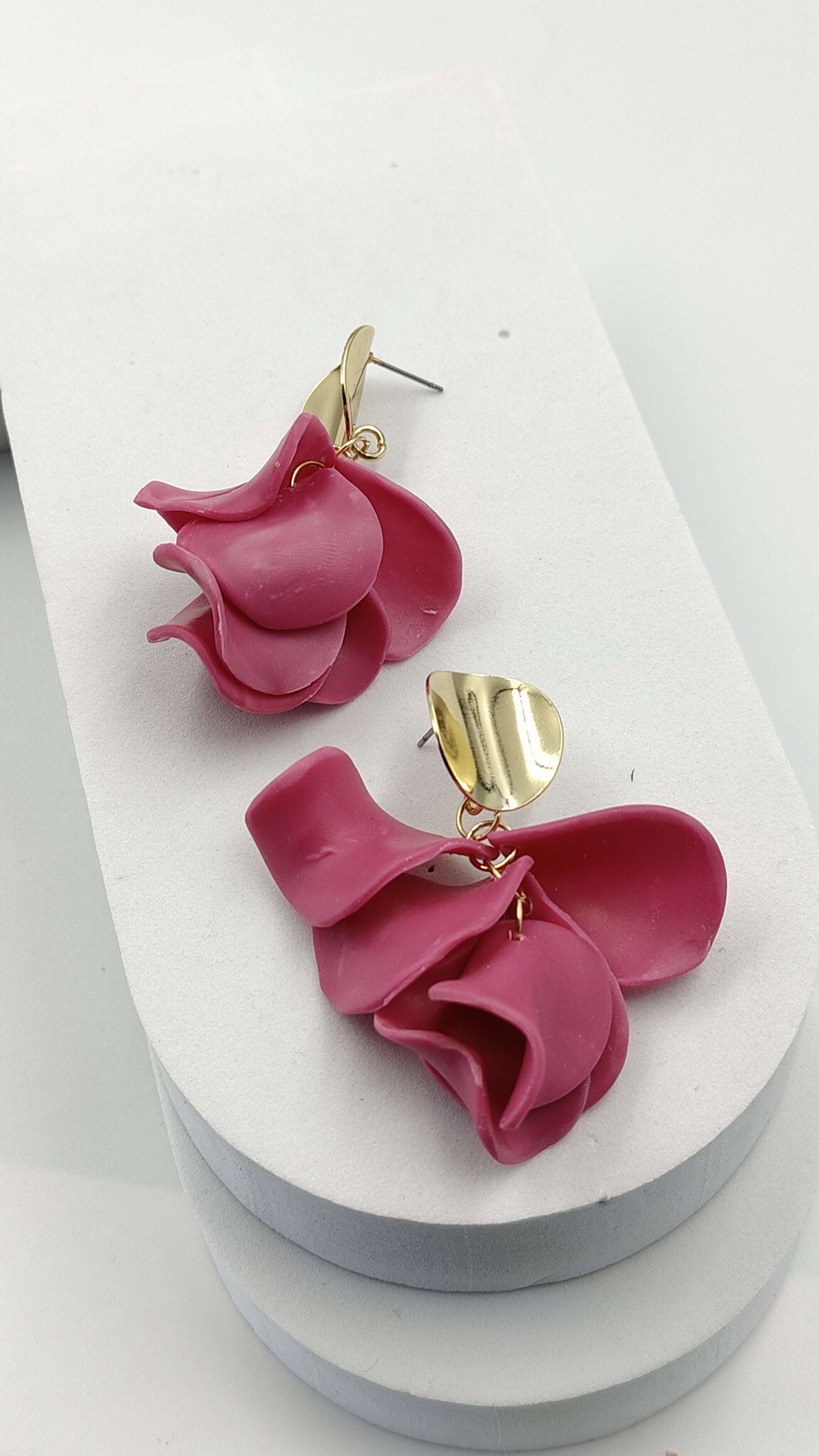 Orecchini Pendenti Petali di Peonia | Fucsia Vibrante e Oro