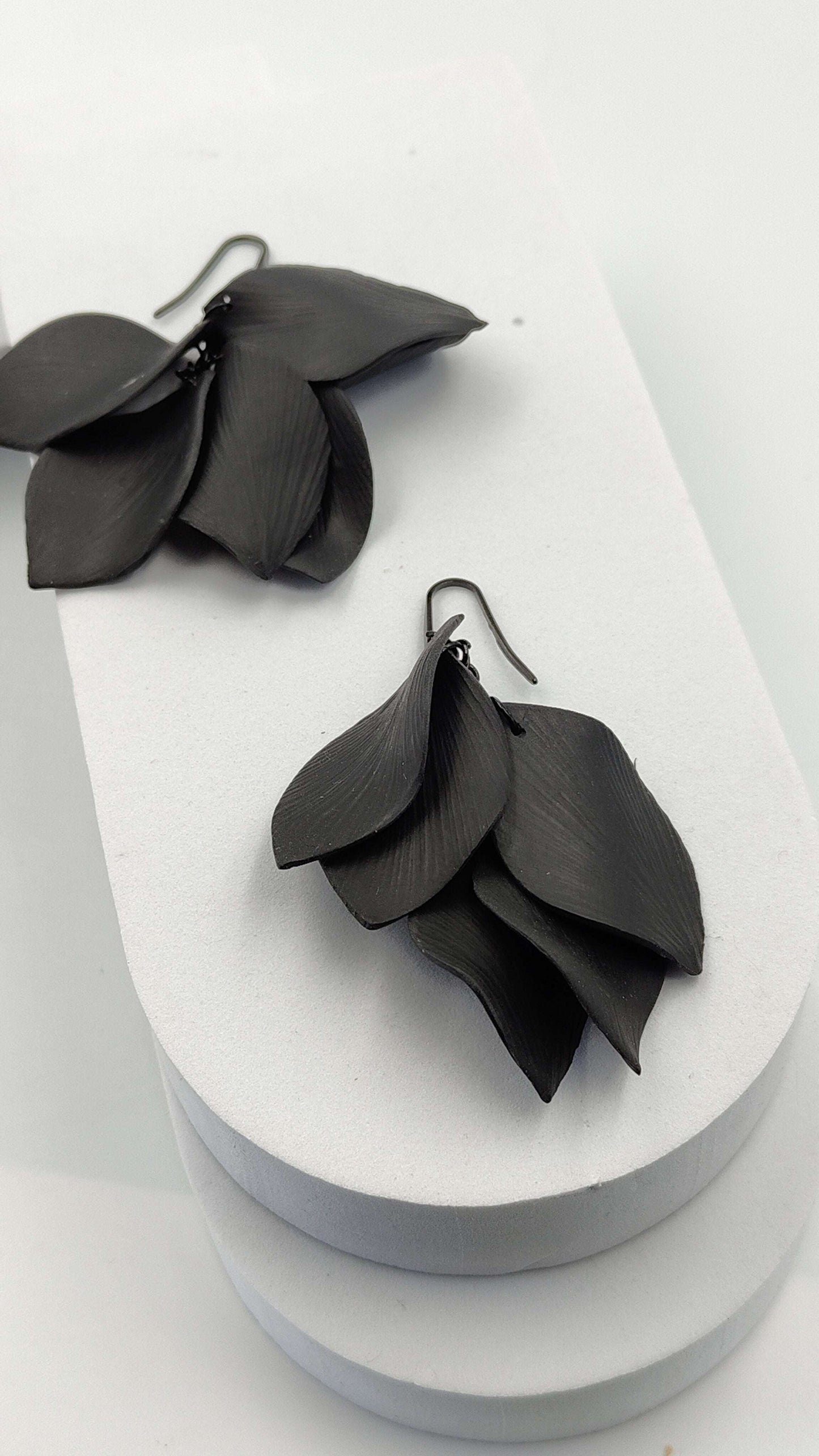 Orecchini "Petali Notturni" | Eleganza Dark-Chic