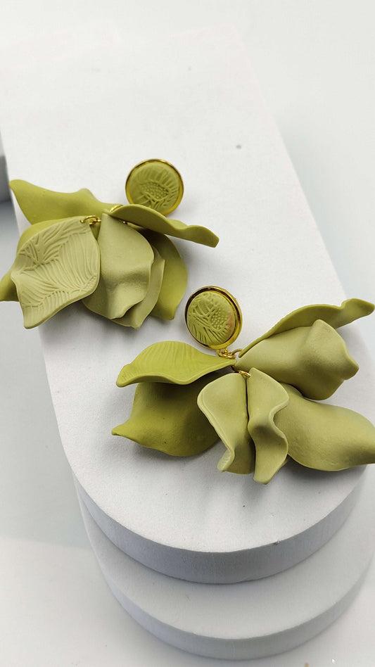 Orecchini Pendenti Germoglio di Luce | Verde lime e Oro