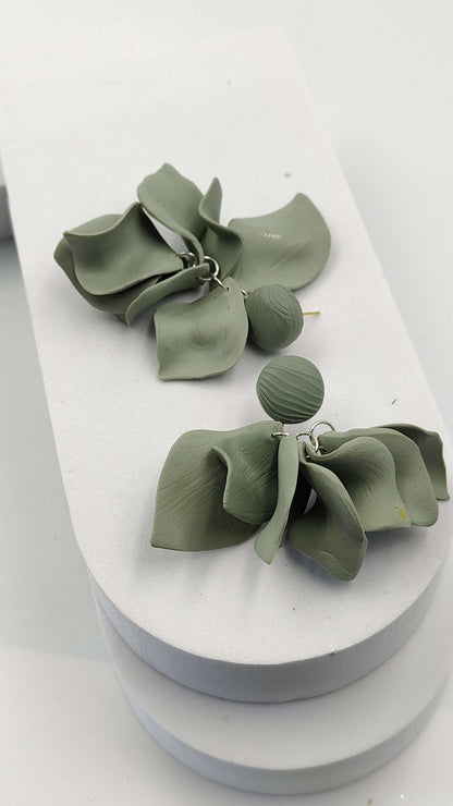 Orecchini Pendenti Ninfea d'Acqua | Verde Salvia e Oro