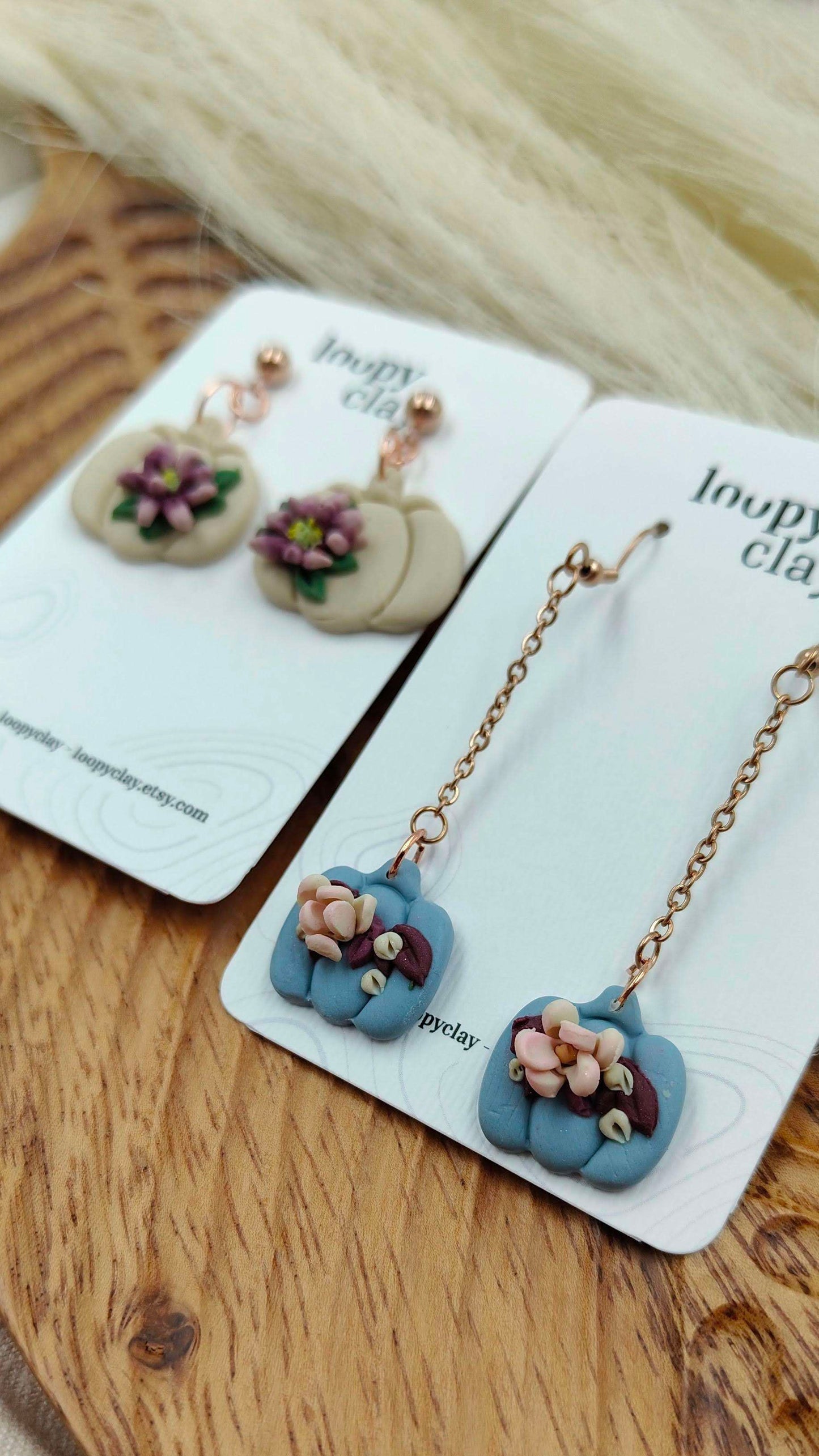 Orecchini pendenti Zucca e Fiore Azzurro | Design Botanico Artigianale