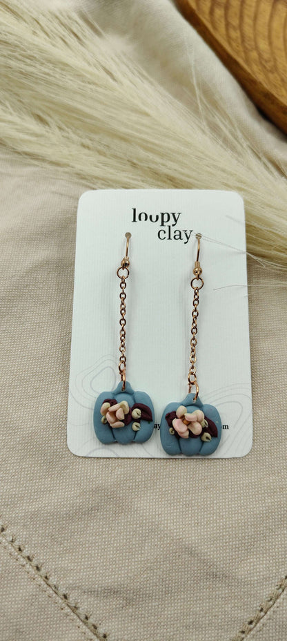 Orecchini pendenti Zucca e Fiore Azzurro | Design Botanico Artigianale