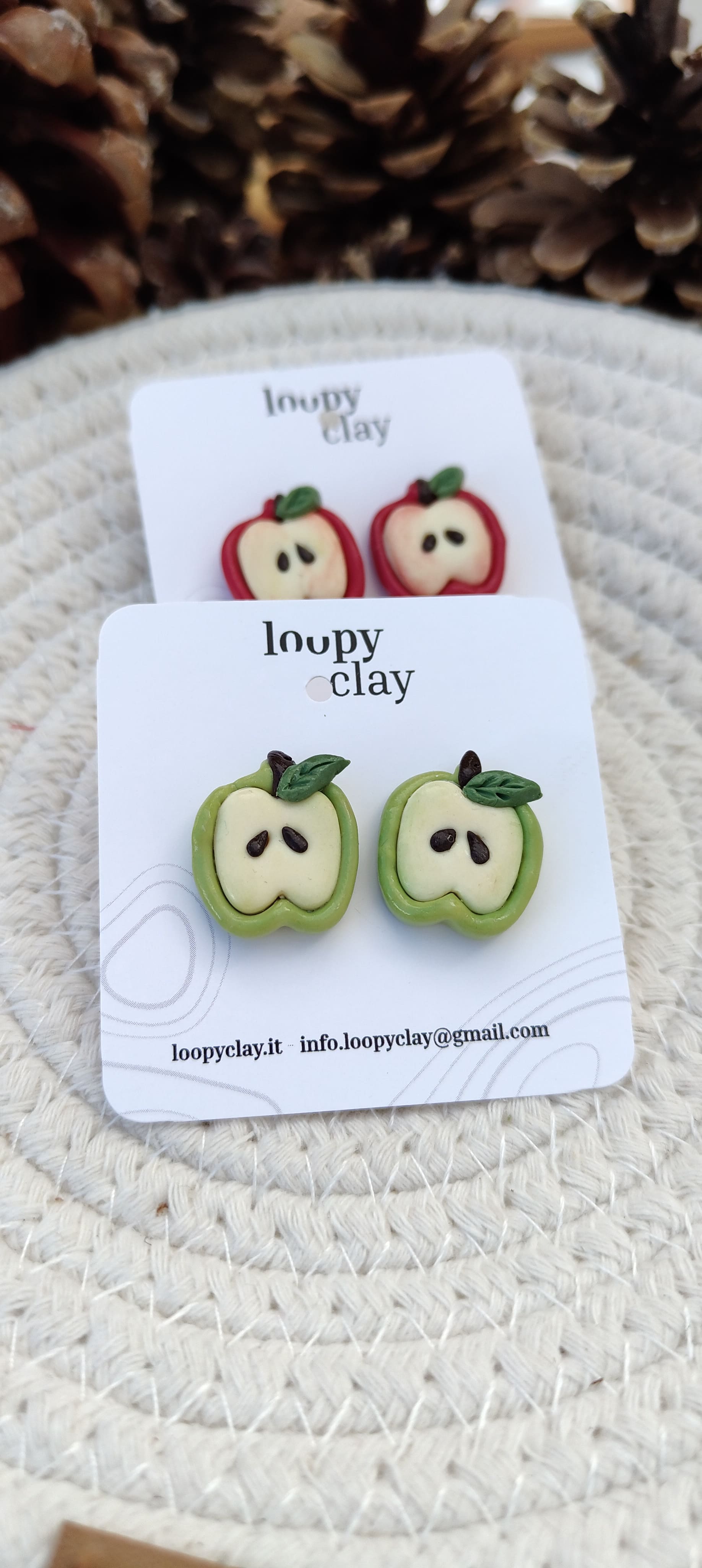 Orecchini Mela a Bottone | Design artigianale leggero