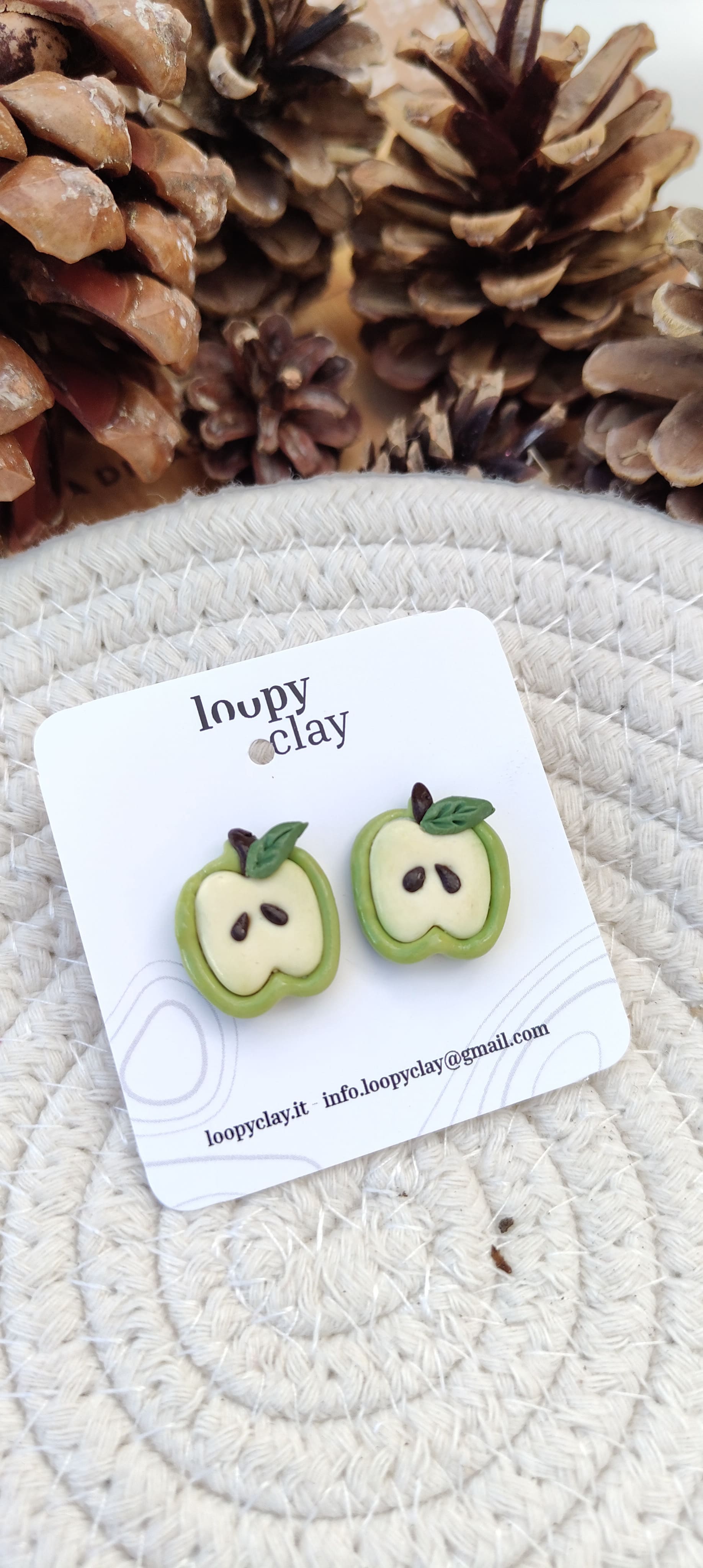 Orecchini Mela a Bottone | Design artigianale leggero