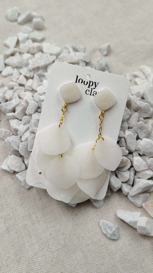 Orecchini Pendenti Seta Candente | Bianco Puro e Gocce di Cristallo