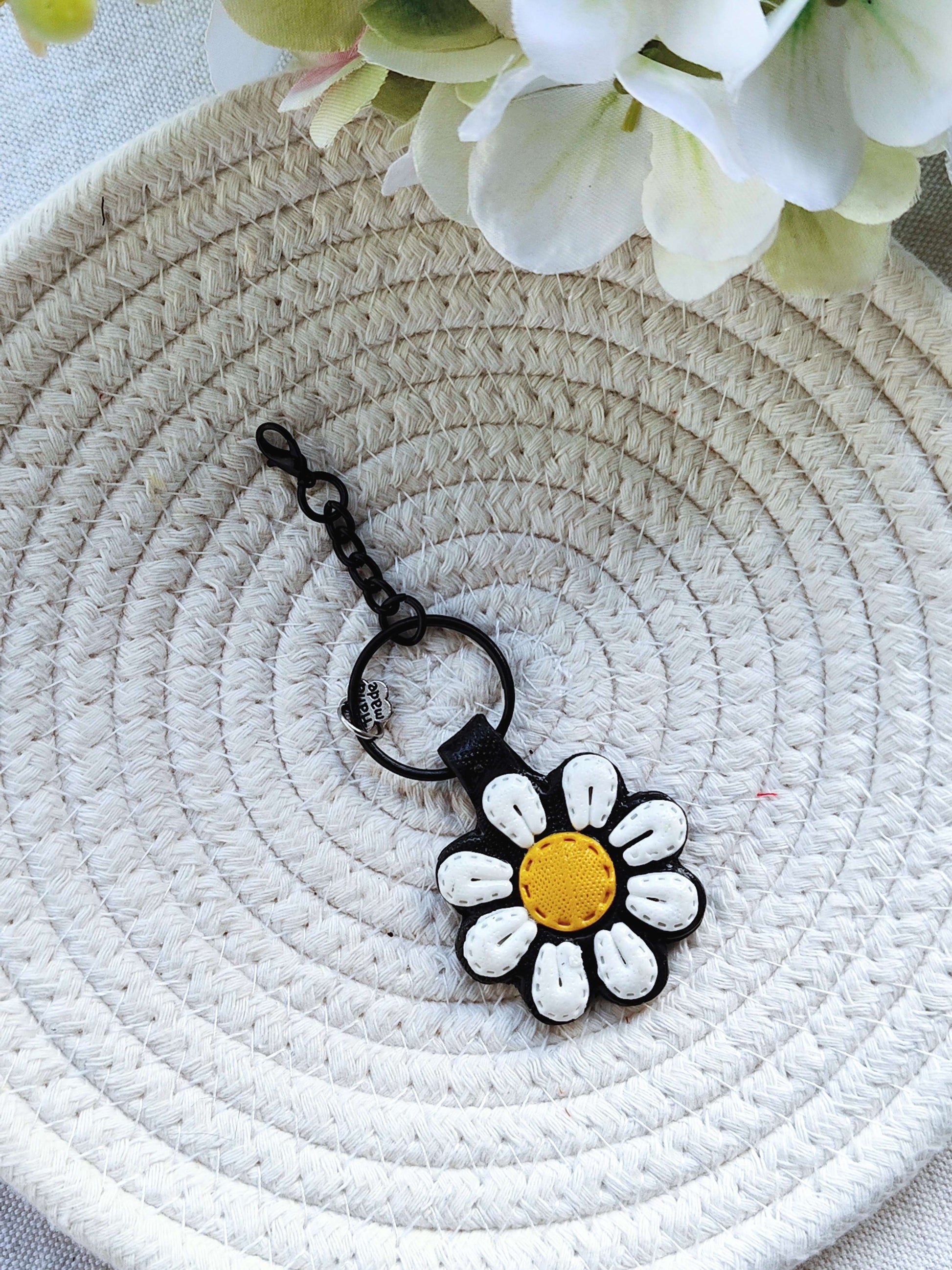 Collezione Primavera | Portachiavi Margherita "M'ama non m'ama"