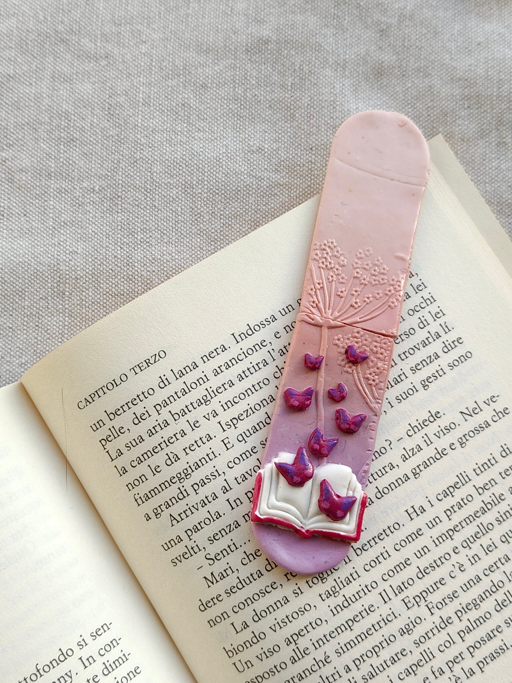 Collezione Primavera | Segnalibro Calamitato "Libro e Farfalle sognanti"