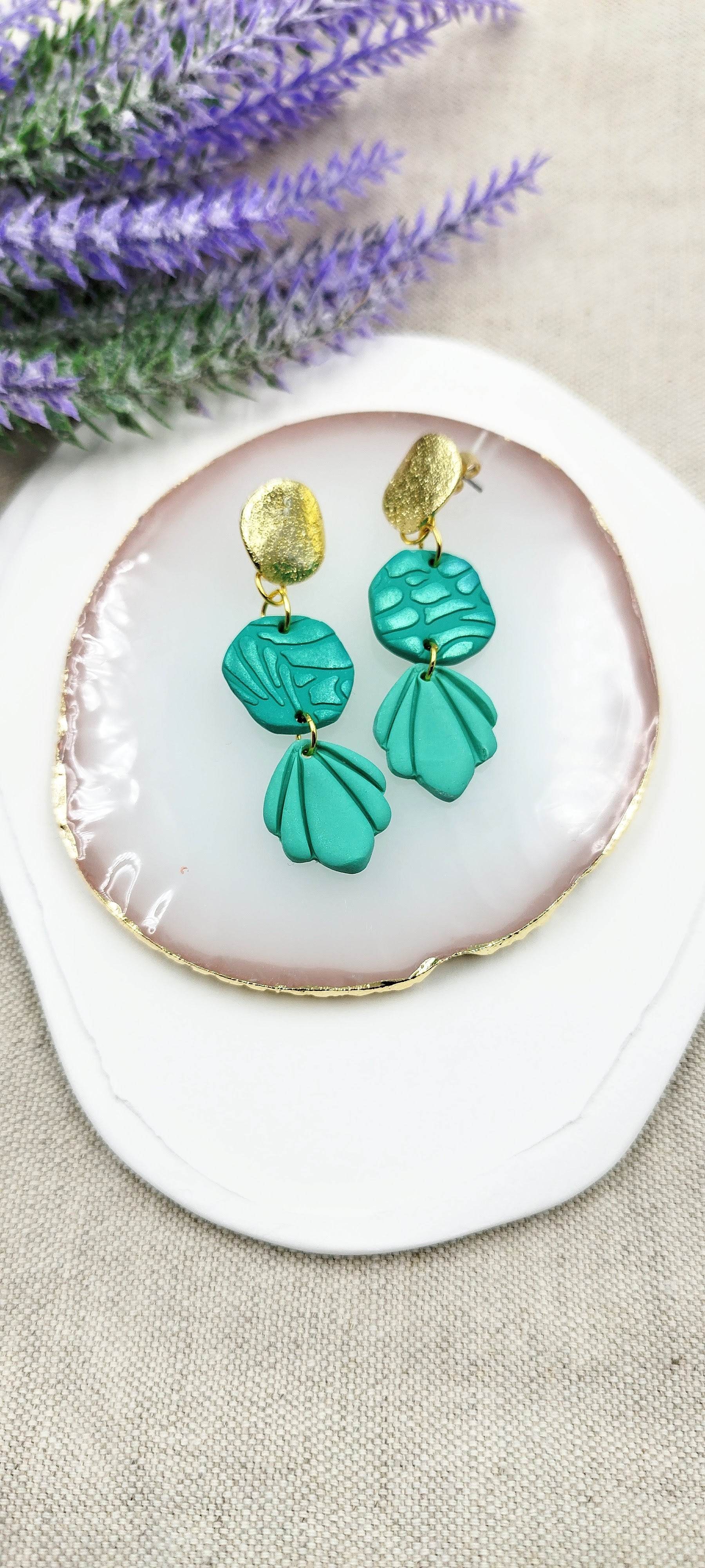 Orecchini pendenti turchesi e oro, effetto perlato - Loopy Clay