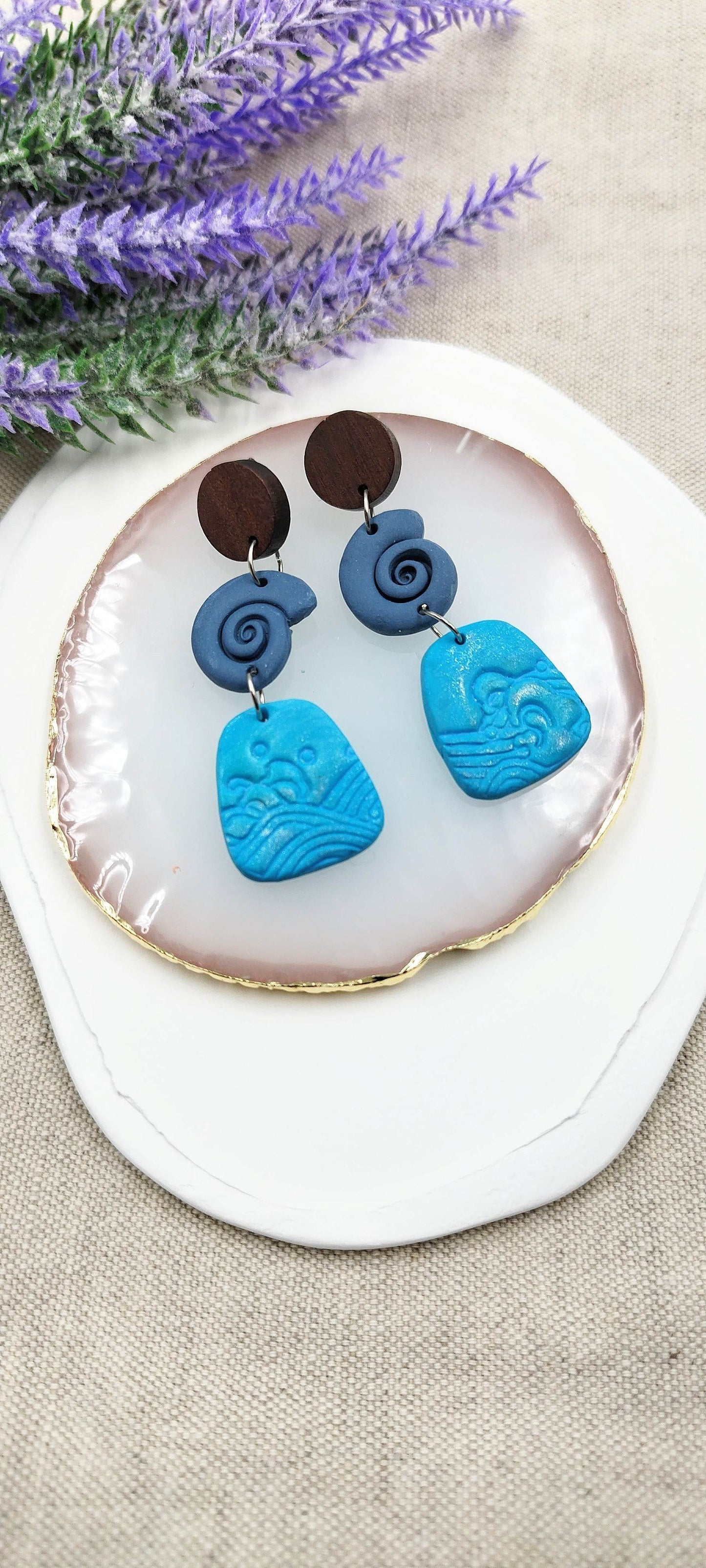 Orecchini blu e turchese onde del mare - tocco etnico - Loopy Clay