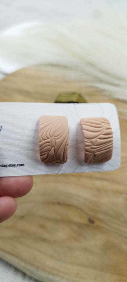 Orecchini huggies rosa tenue - geometrici e naturali