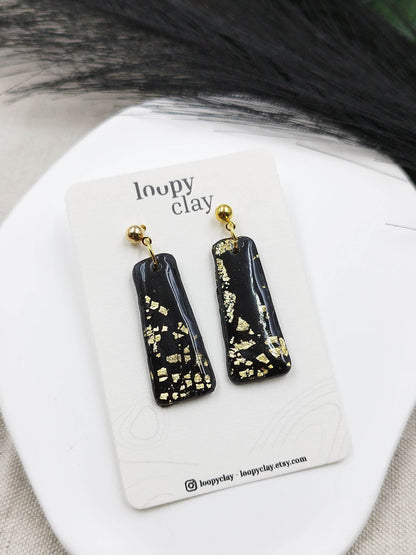 Orecchini pendenti oro e nero, tocchi luminosi