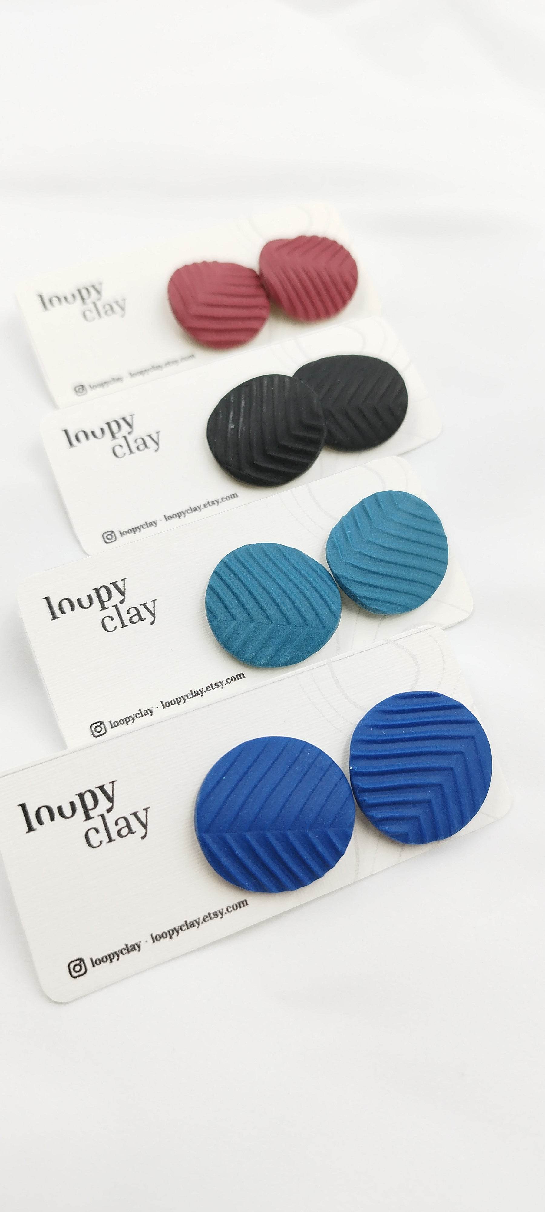 Orecchini a bottone minimal huggies - Loopy Clay