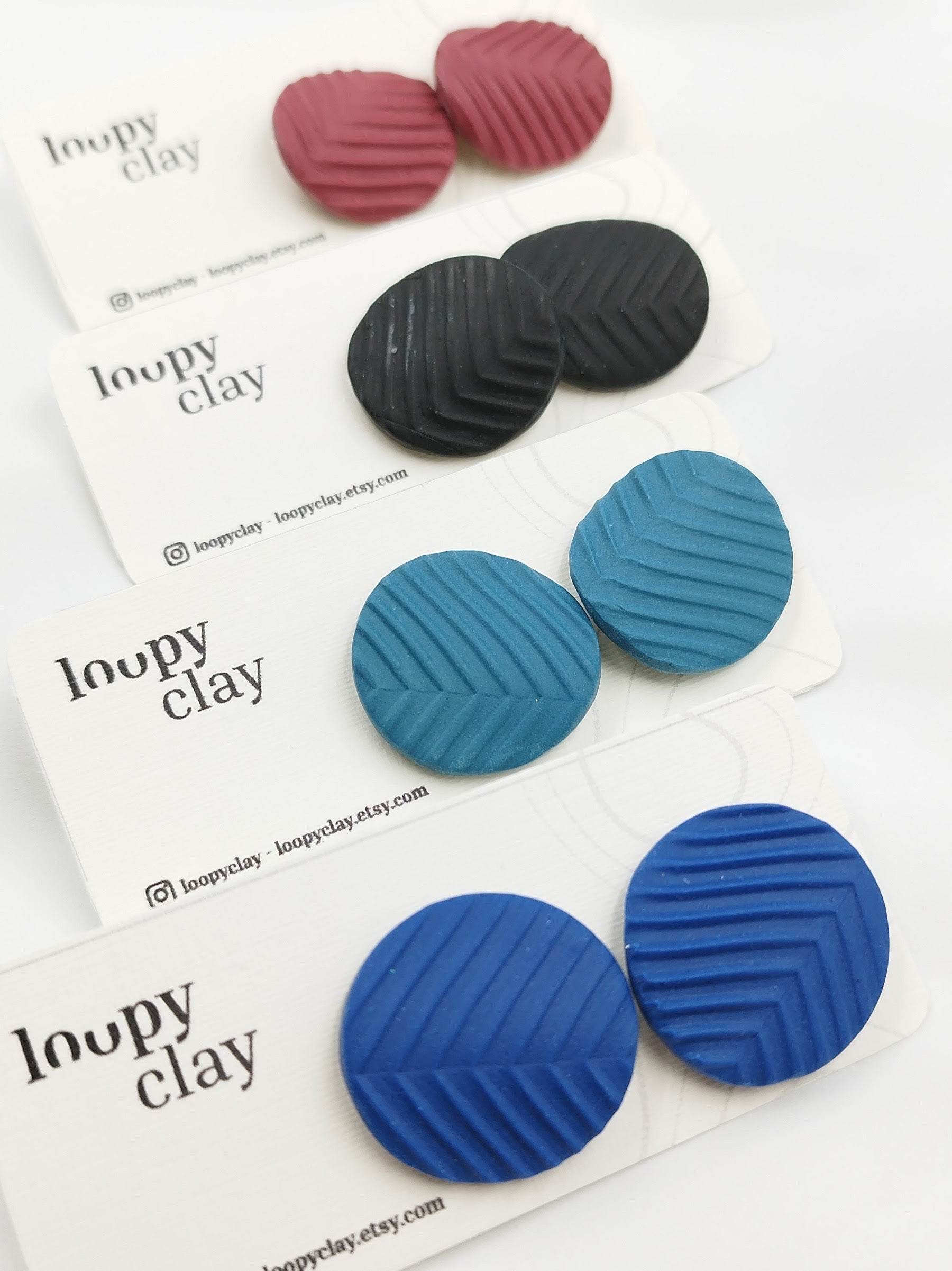 Orecchini a bottone minimal huggies - Loopy Clay