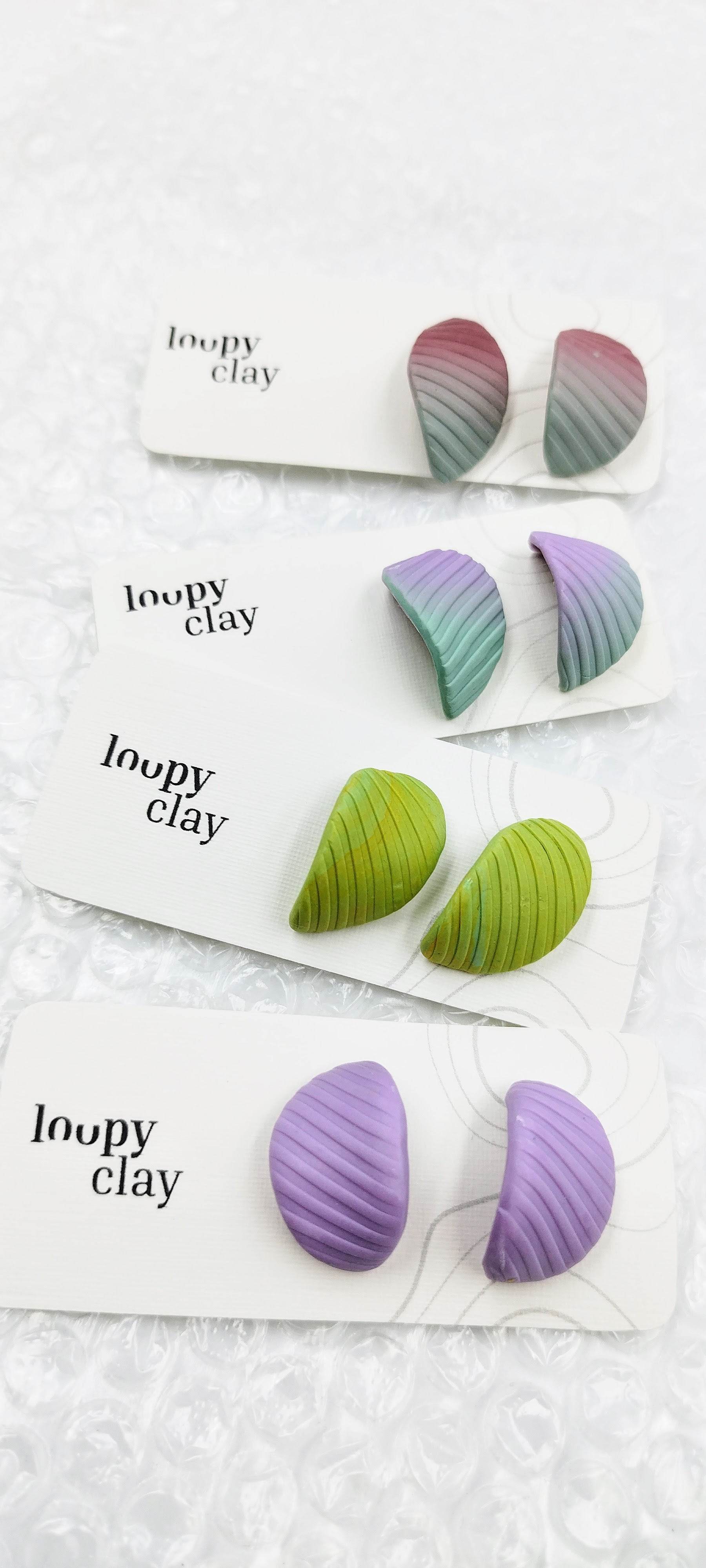 Orecchini a bottone minimal huggies leaf - Loopy Clay