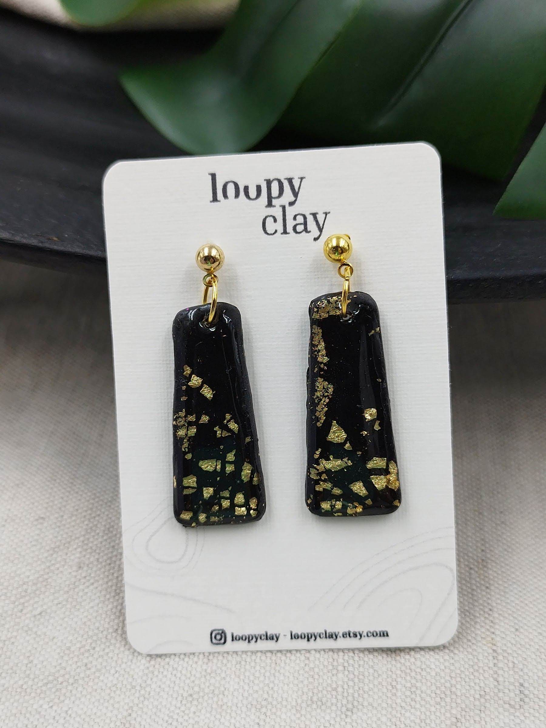 Orecchini pendenti oro e nero, tocchi luminosi - Loopy Clay