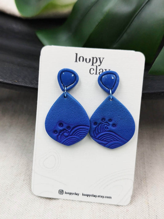 Orecchini pendenti a goccia onde del mare - Loopy Clay