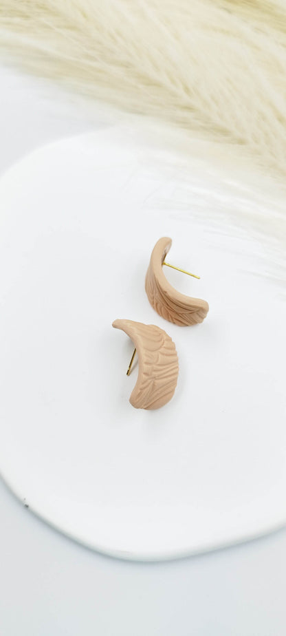 Orecchini huggies rosa tenue - geometrici e naturali