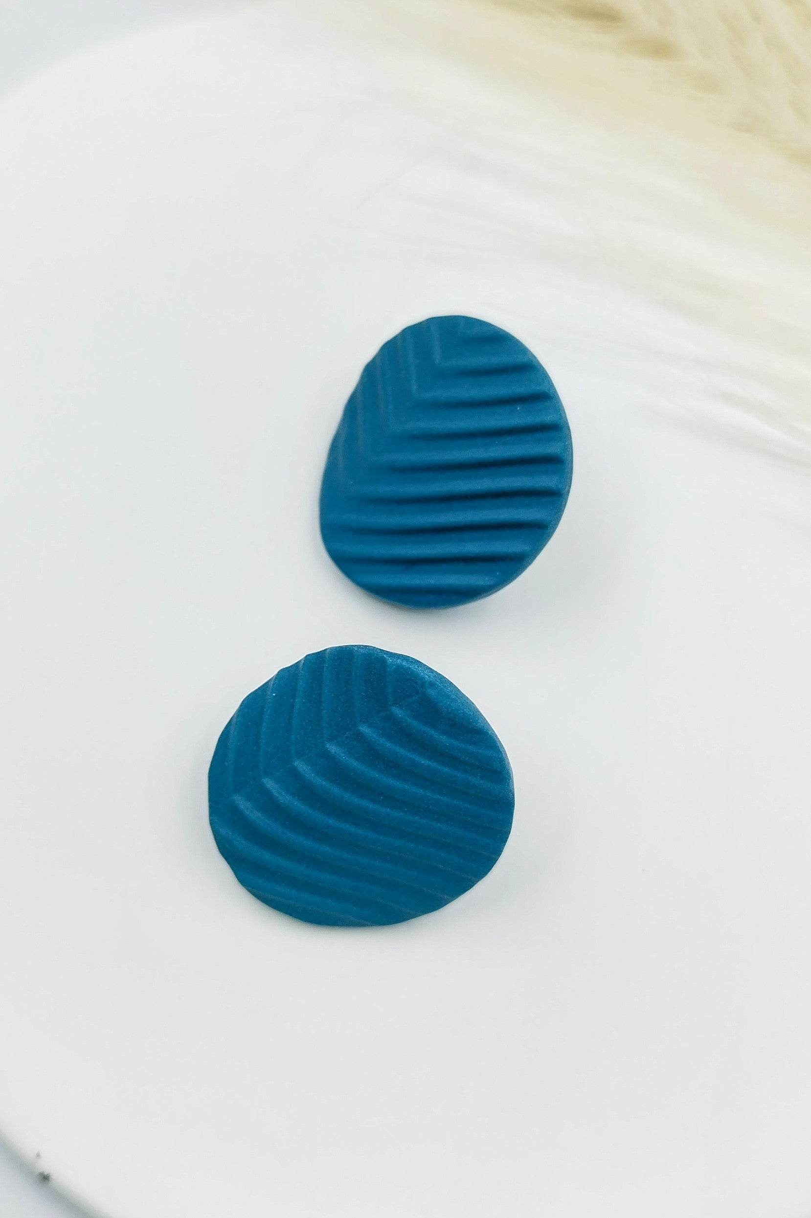 Orecchini a bottone minimal huggies