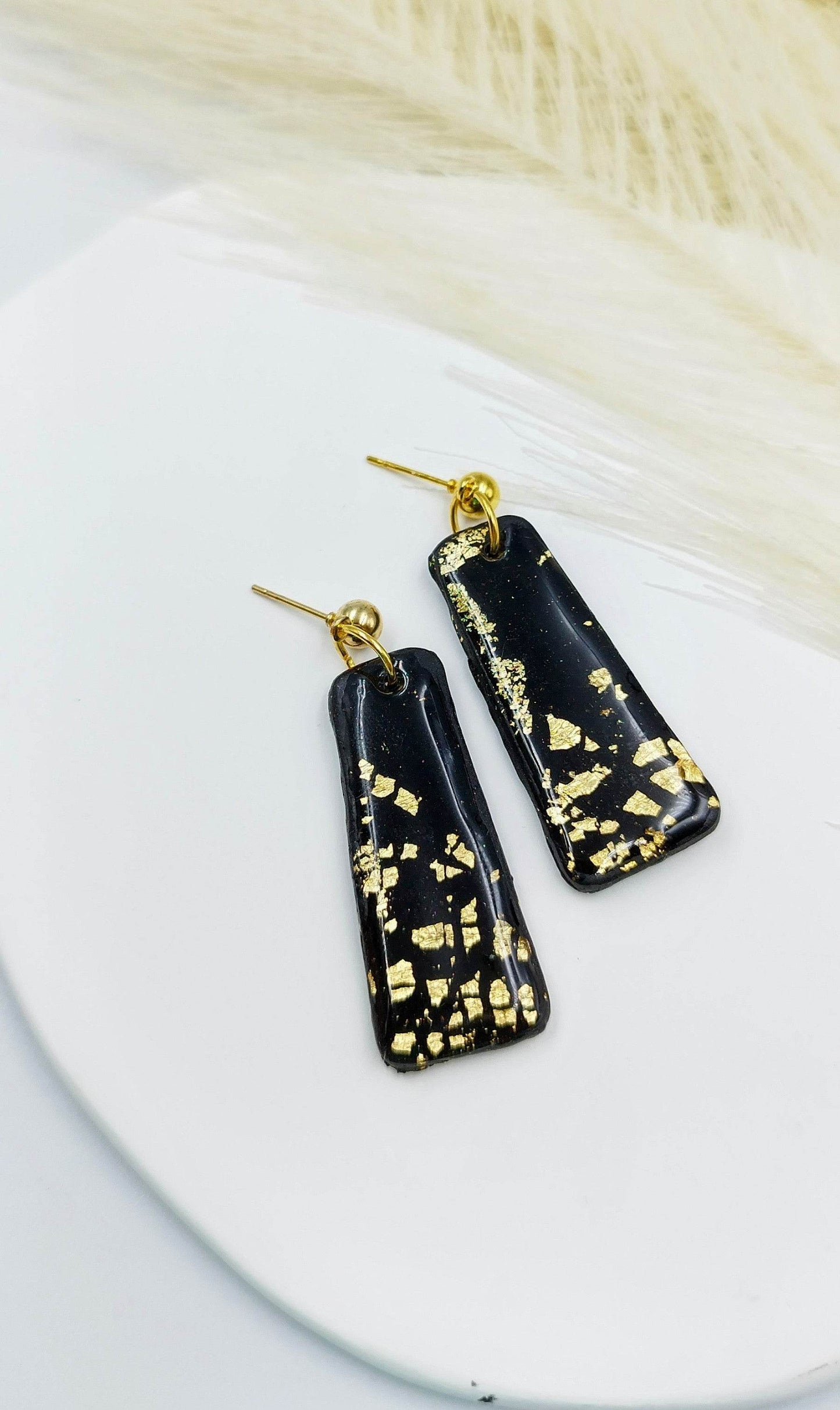 Orecchini pendenti oro e nero, tocchi luminosi - Loopy Clay