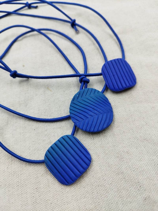 Collana Design Minimal Blu Elettrico - Loopy Clay