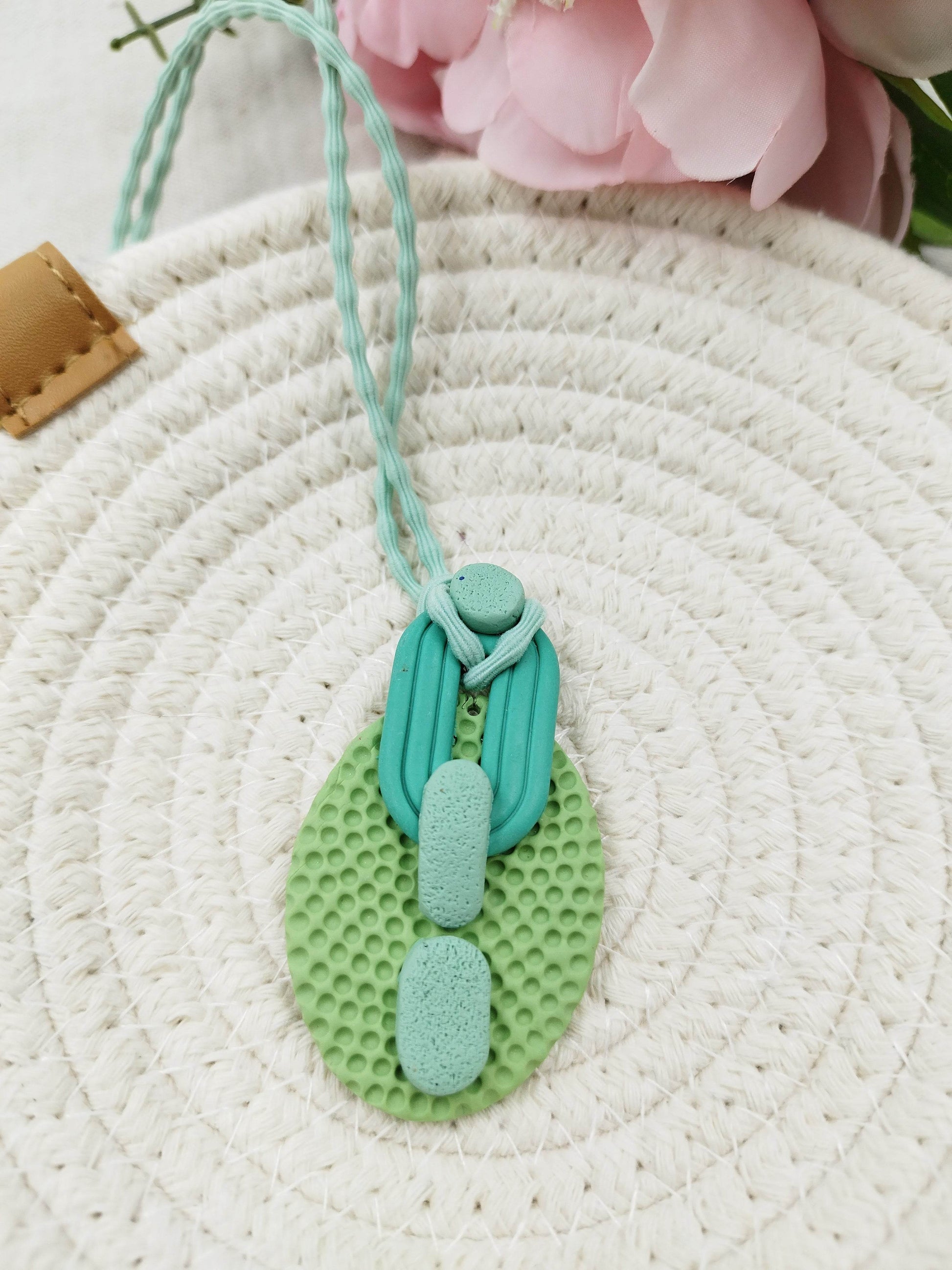 Collana Design - minimal etnico boho dalle tonalità marine - Loopy Clay