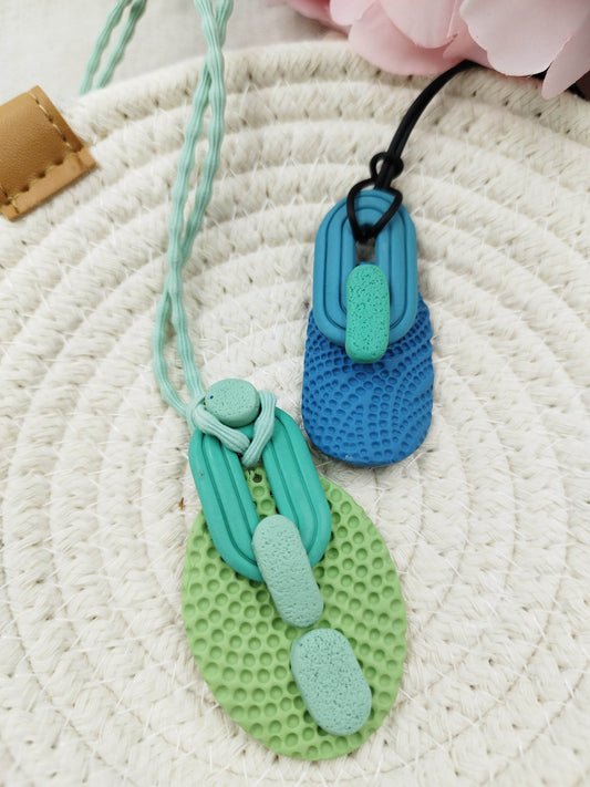 Collana Design - minimal etnico boho dalle tonalità marine - Loopy Clay