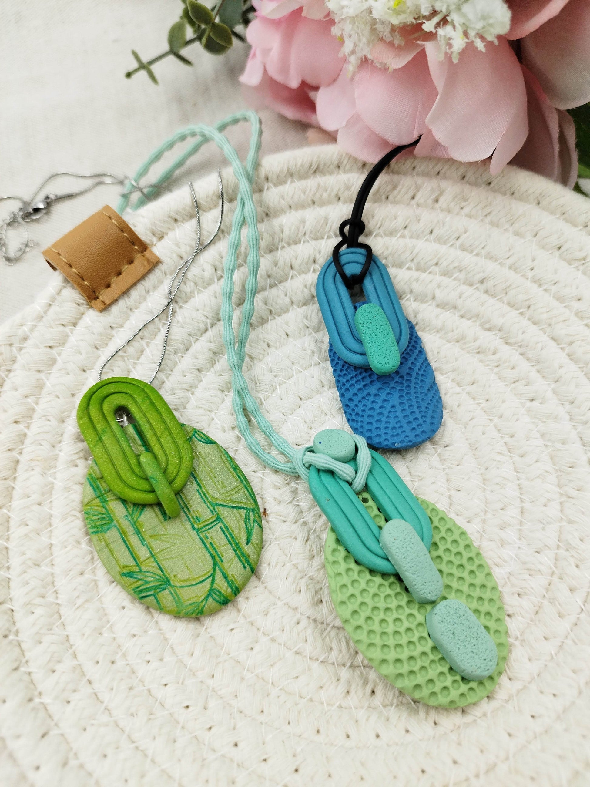 Collana Design - minimal etnico boho dalle tonalità marine - Loopy Clay