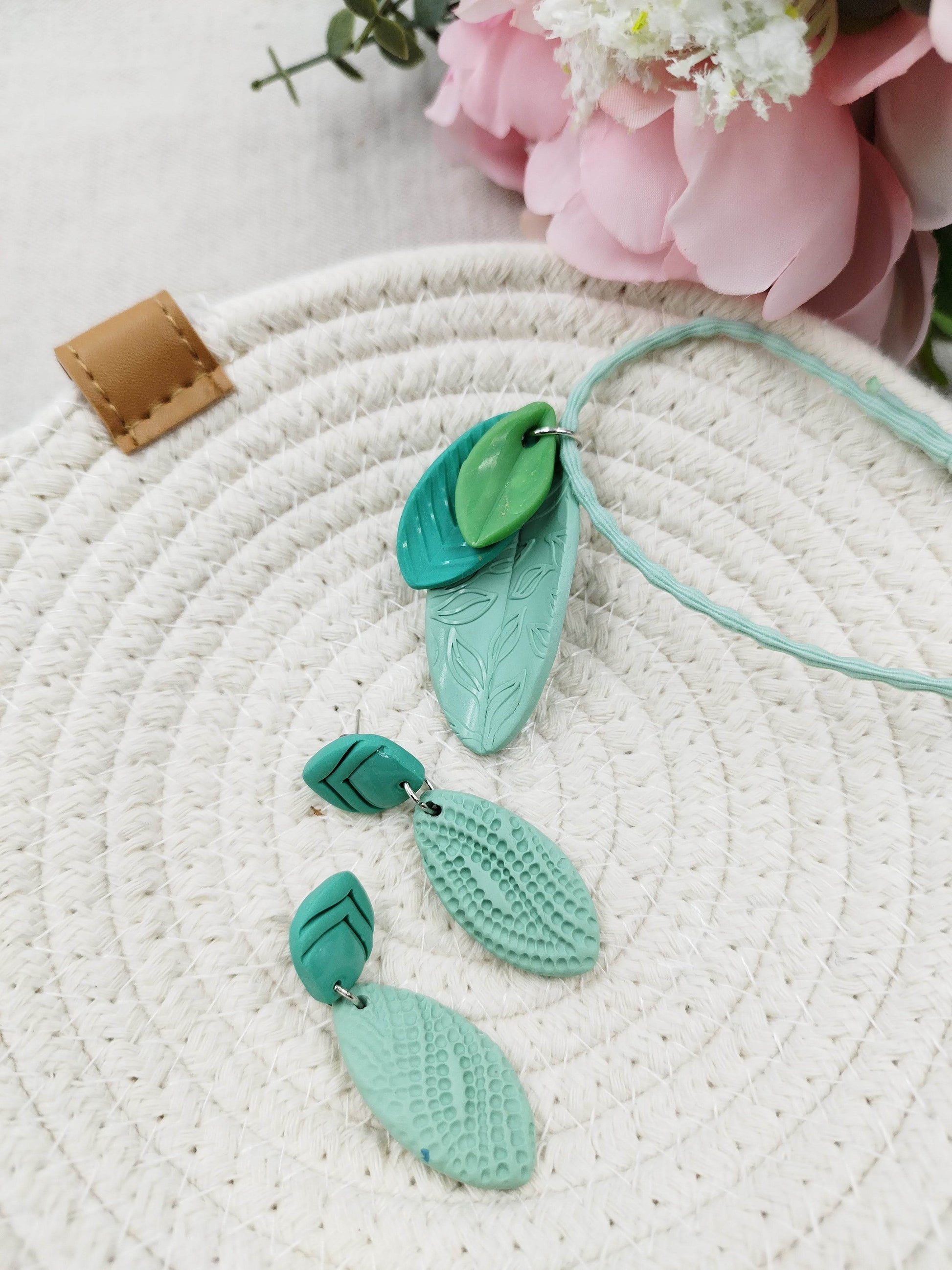 Ciondolo Foglia Design natura - Loopy Clay