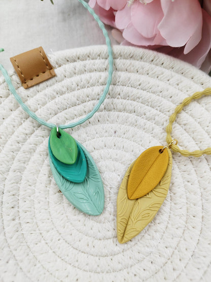 Ciondolo Foglia Design natura con rilievi