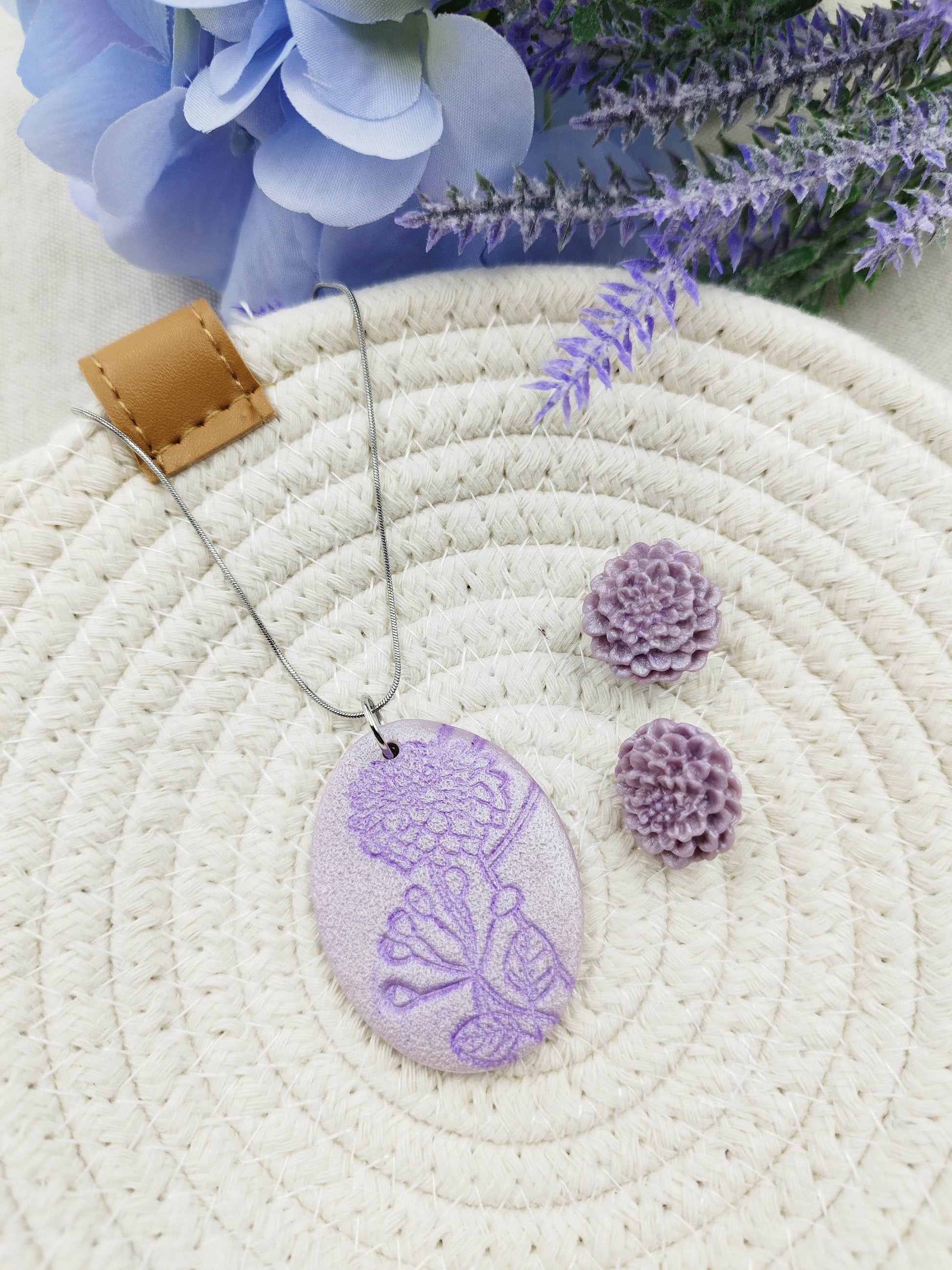 Orecchini a bottone Dalia - semplici e delicati - Loopy Clay