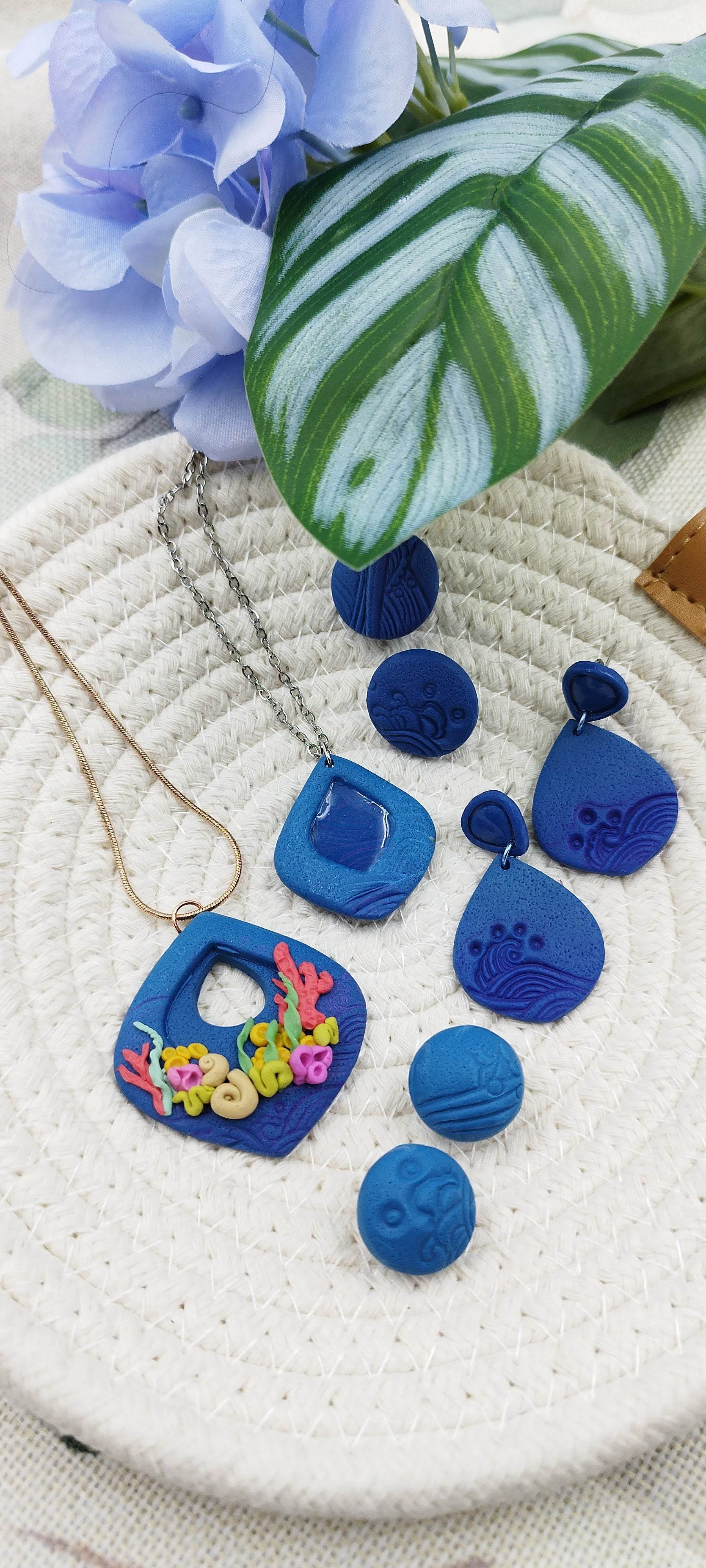 Collana blu con effetto del mare - a goccia - Loopy Clay