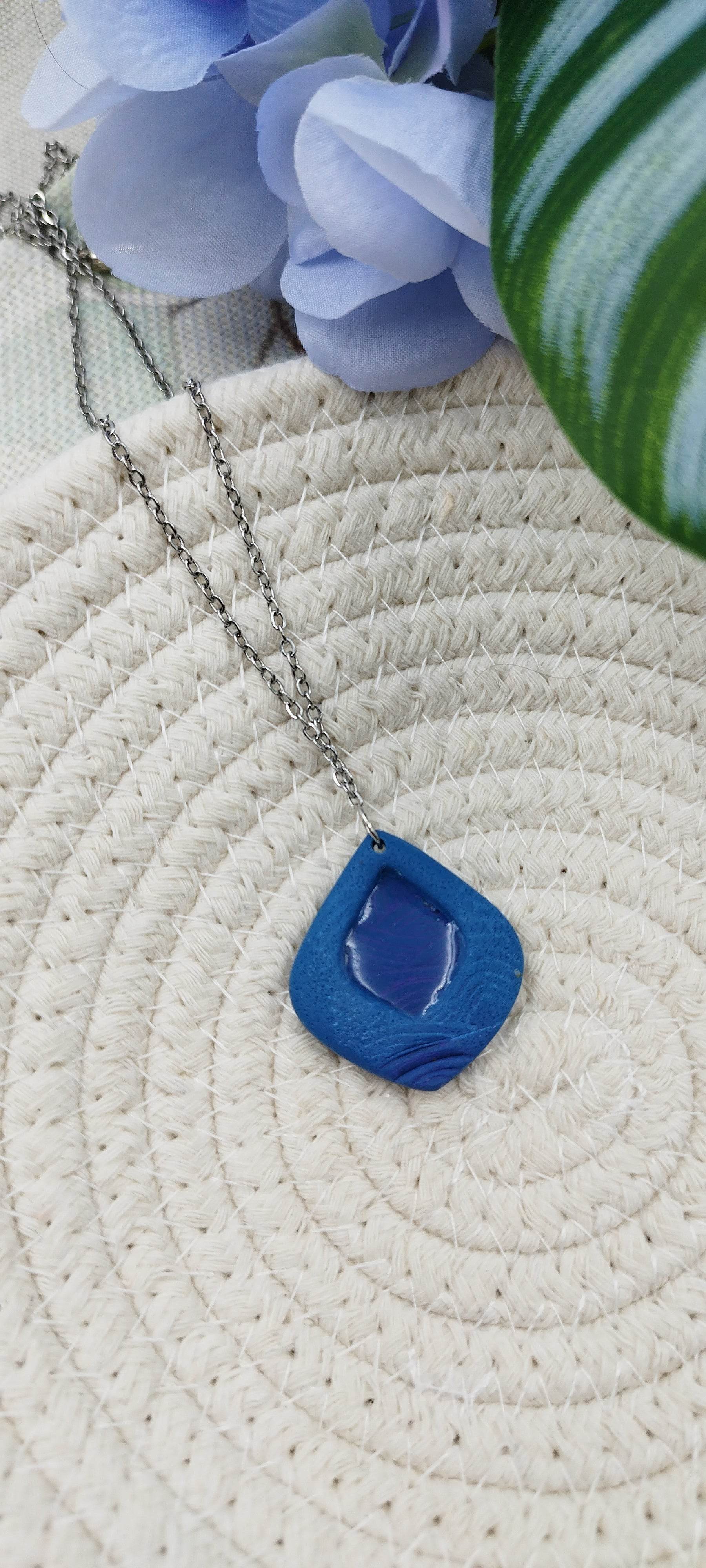Collana blu con effetto del mare - a goccia - Loopy Clay