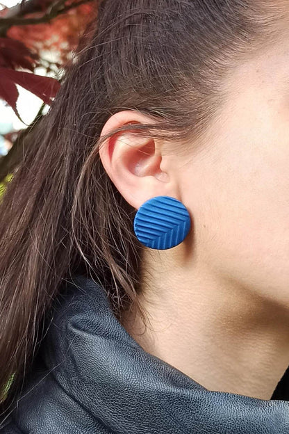 Orecchini a bottone minimal huggies