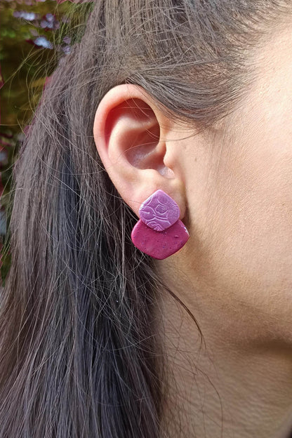 Orecchini a bottone a goccia con fiori effetto perlato