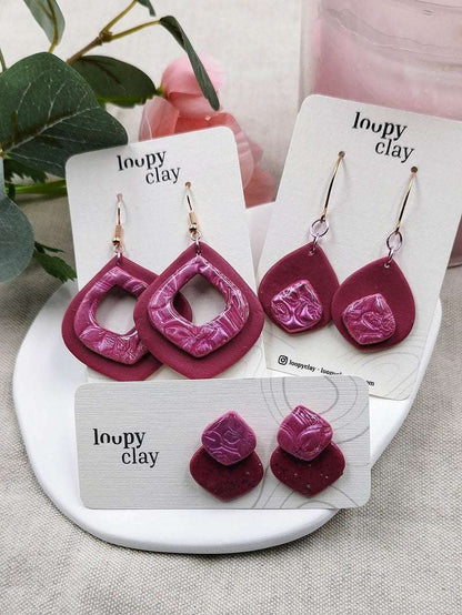 Orecchini a bottone a goccia con fiori effetto perlato