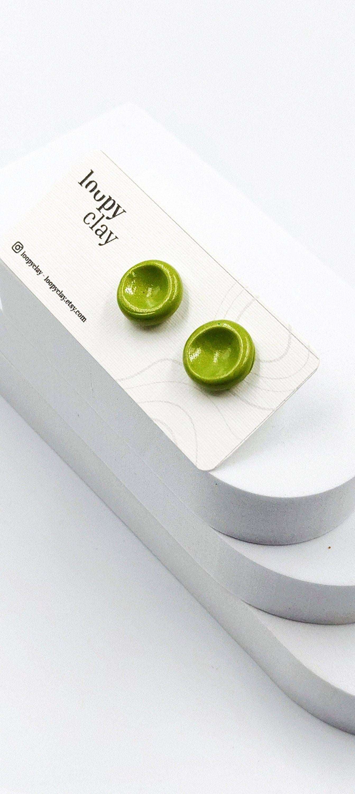 Orecchini a bottone dots