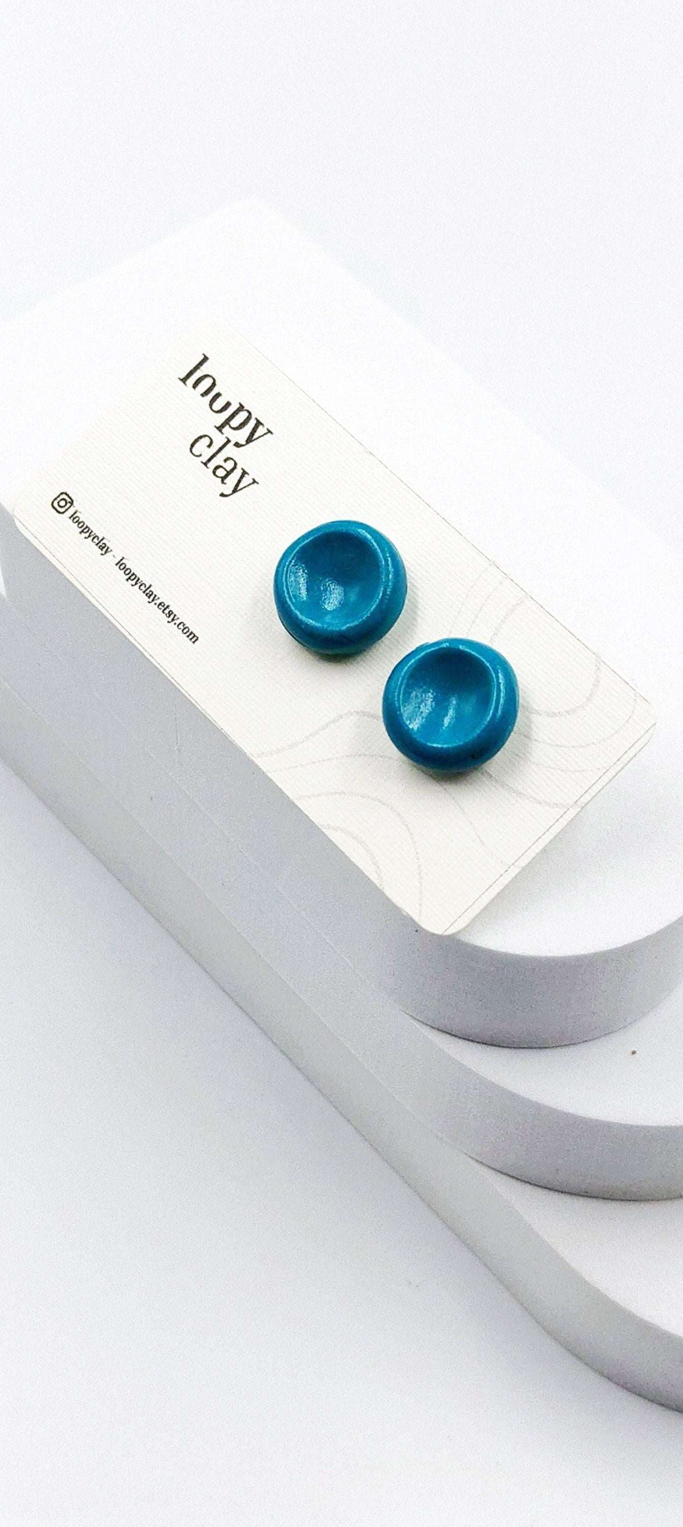 Orecchini a bottone dots