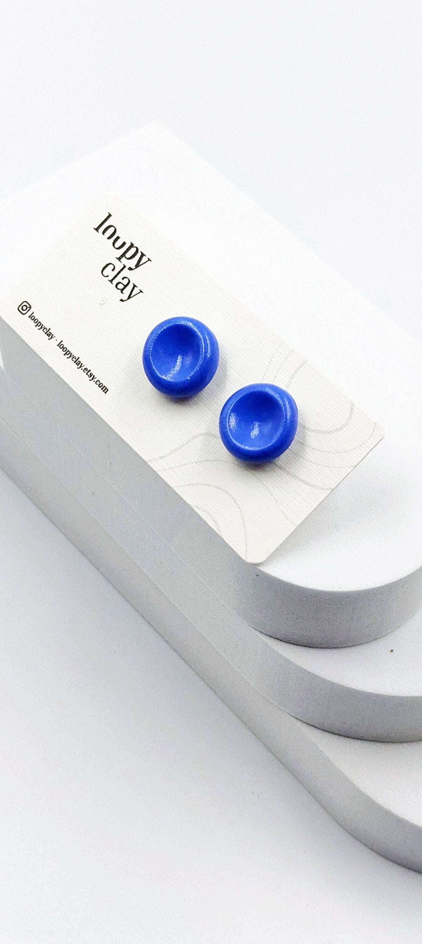 Orecchini a bottone dots