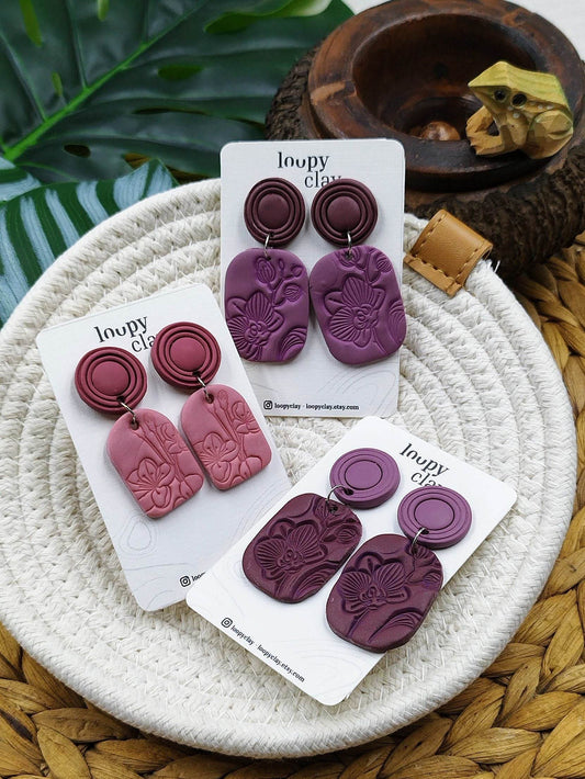 Orecchini pendenti in stile etnico con orchidee e fiori - Loopy Clay