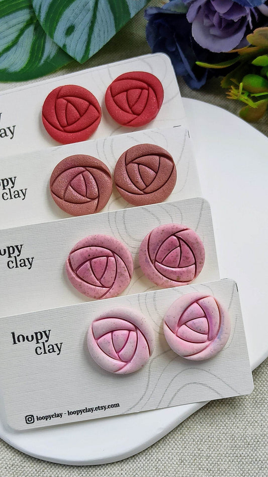 Orecchini a bottone a forma di rosa - Loopy Clay