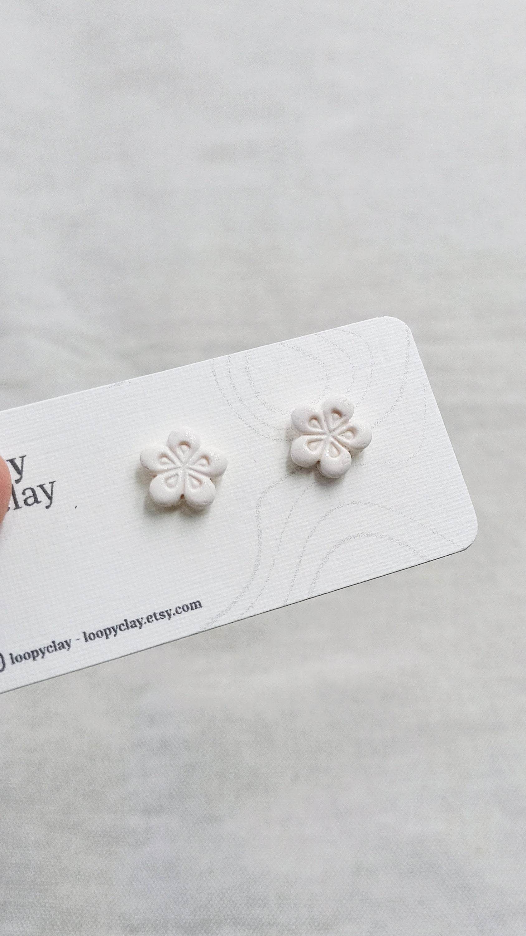 Orecchini Fiori di Ciliegio minimali ed eleganti - Loopy Clay