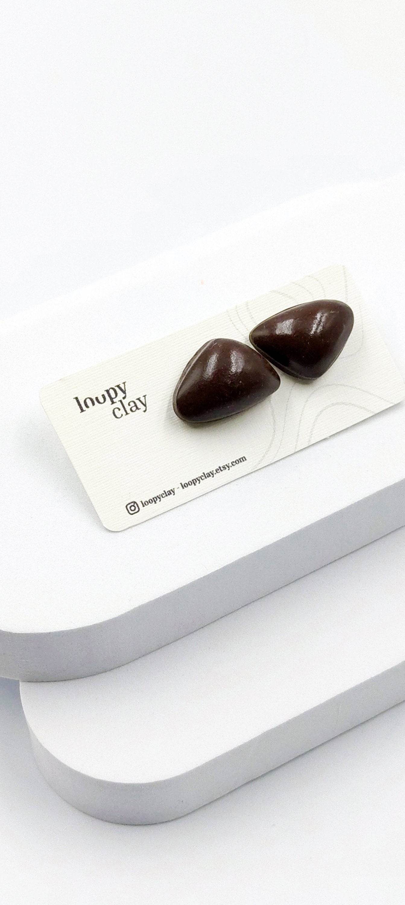 Orecchini bombati bottone triangolo