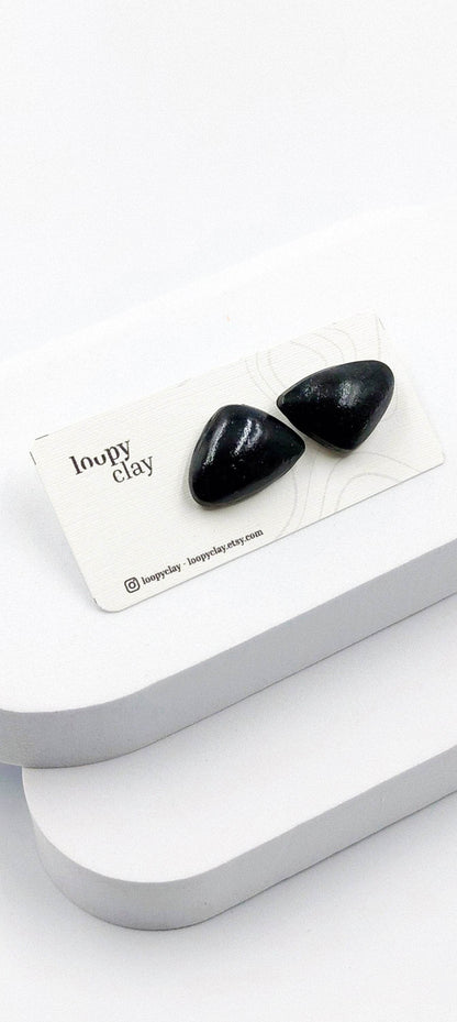 Orecchini bombati bottone triangolo