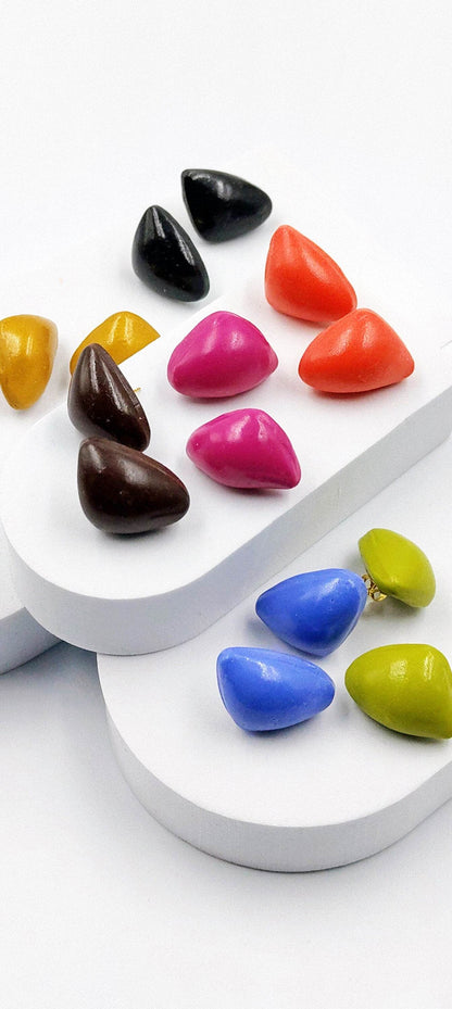 Orecchini bombati bottone triangolo